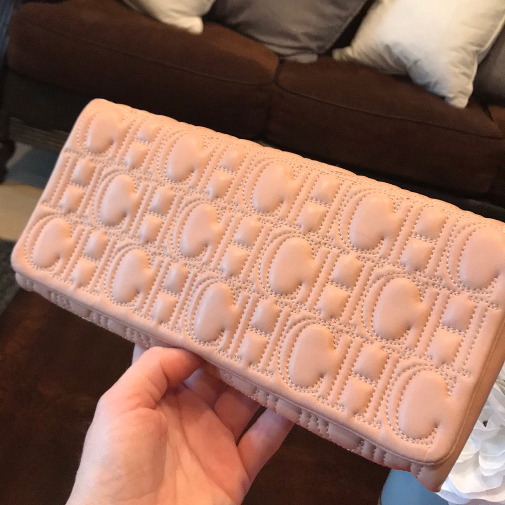 CH Clutch - Picture 2 of 8